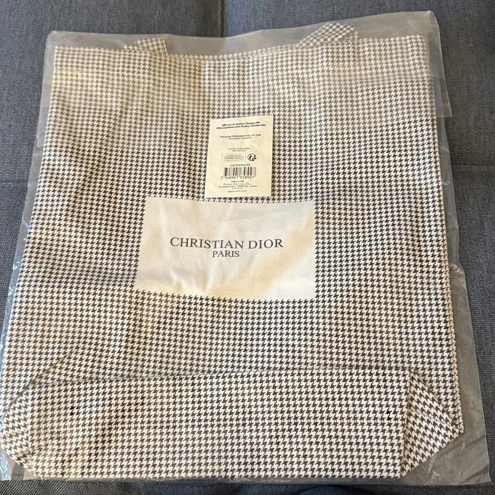 NWT Christian Dior Houndstooth 2023 Limited Edition Tote Bag. Japan Exclusive. - Picture 3 of 4